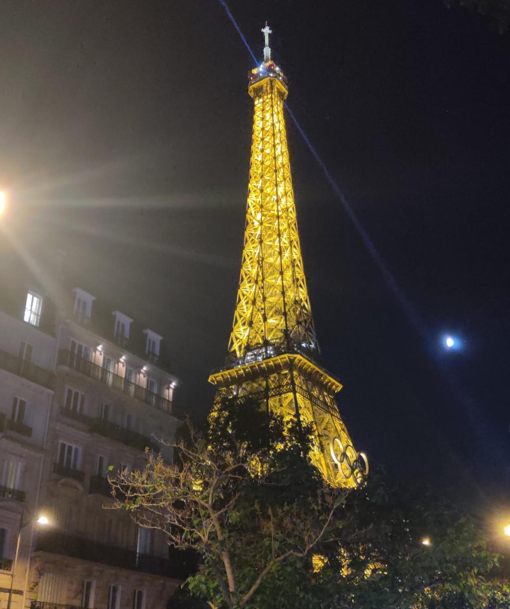 Апартаменты Eiffel Edge Escape 30 M From Eiffel Tower Париж Экстерьер фото